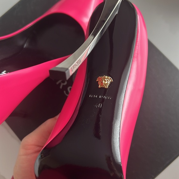 VERSACE
Pumps
10 (US) - Coral - Picture 5 of 6